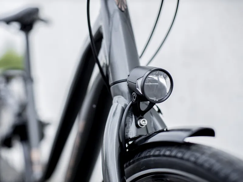 TREK District 4 Equipped Stagger Hybrid Bike in Lithium Grey-3